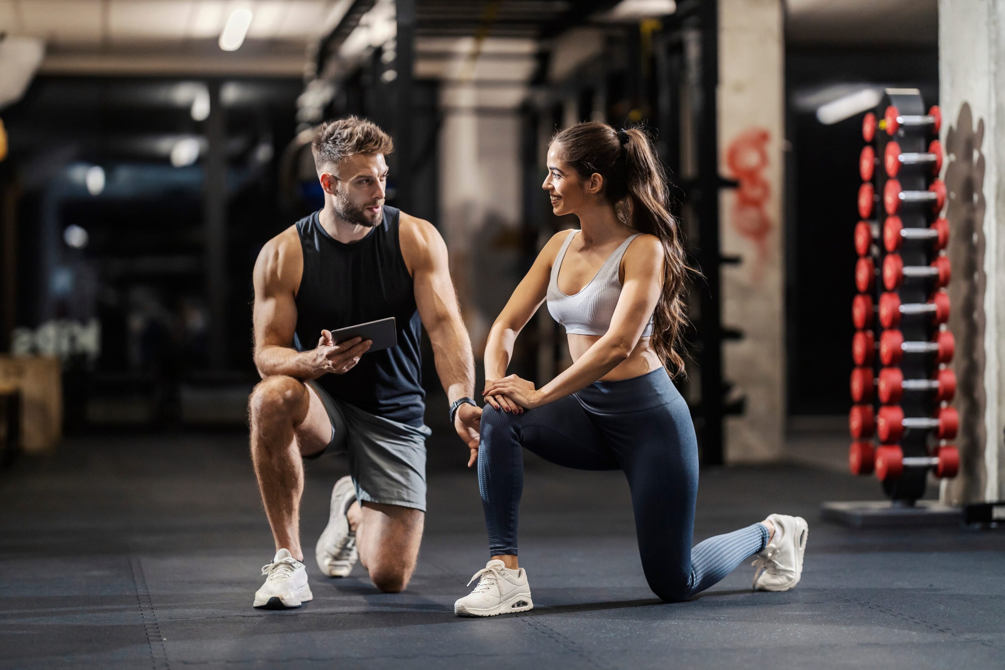 Personal,Trainer,Is,Showing,A,Sportswoman,How,To,Do,Lunges